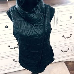 Reebok , High Neck , Zip Up Puffer Vest, Women's Size Large 💖